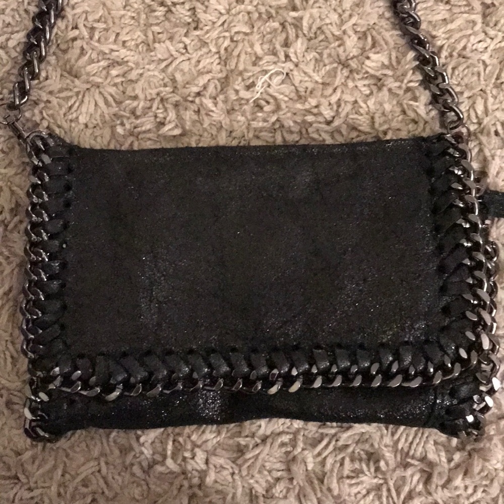 Black cross body leather bag w/ detachable chain